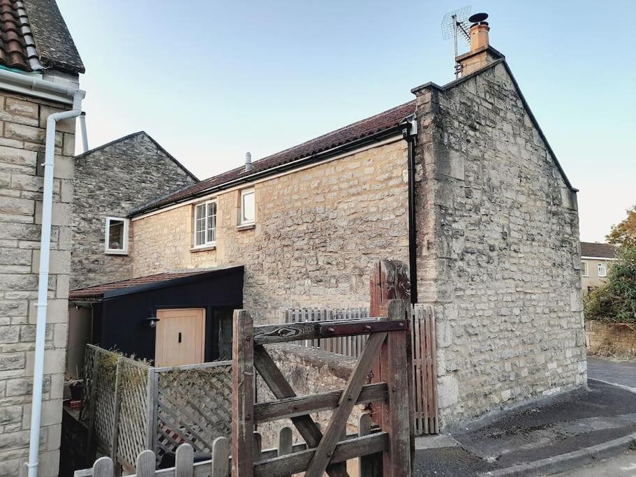 Converted Barn In Bath Exterior photo